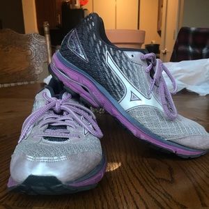 Mizuno Women’s Waverider 19